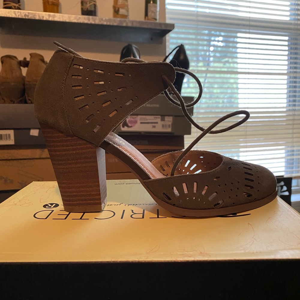 Olive lace up shoes